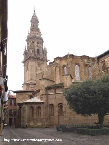 VISTA NORESTE DE LA CABECERA DEL TEMPLO