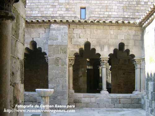 CLAUSTRO . VISTA GENERAL