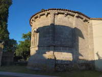 CABECERA DEL TEMPLO CON SOMBRA DEL CERCANO H&Oacute;RREO