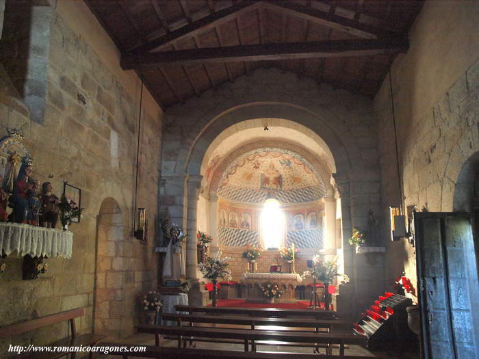 INTERIOR DEL TEMPLO HACIA LA CABECERA