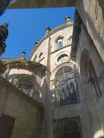 CABECERA DEL TEMPLO Y PUERTA SANTA