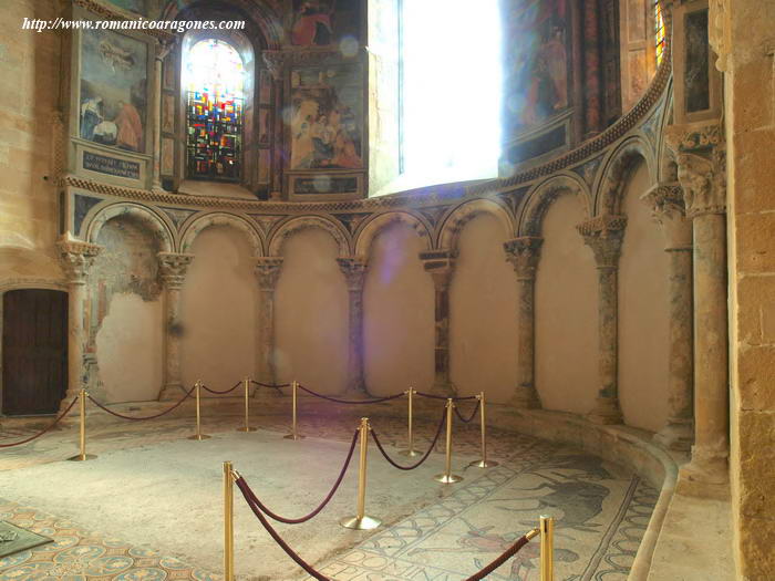 CABECERA CENTRAL CON EL MOSAICO DEL OBISPO GVIDO