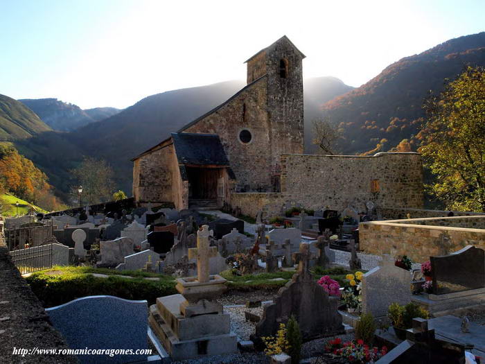 CEMENTERIO Y CONTRALUZ DEL TEMPLO