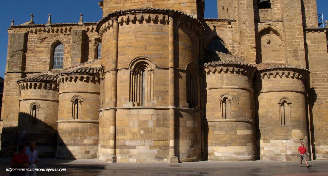 CABECERA DEL TEMPLO CON SUS CINCO BSIDES ESCALONADOS