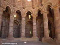 DETALLE DE LAS PILASTRAS-COLUMNA DEL �BSIDE CENTRAL