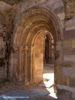 PORTADA DE ACCESO AL CLAUSTRO