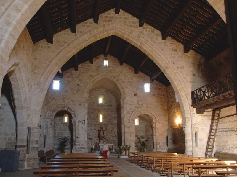 INTERIOR DEL TEMPLO HACIA LA CABECERA