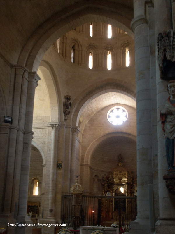 VISTA FRONTAL DEL ALTAR CENTRAL