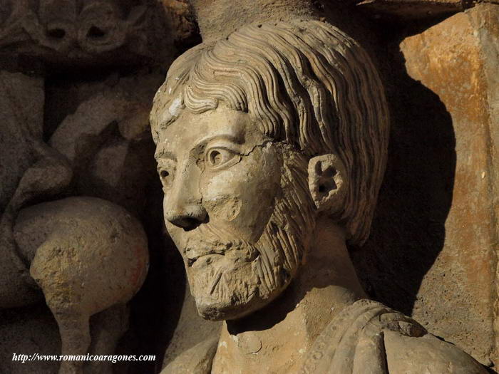 DETALLE DEL VARÓN DEL LADO ESTE PROBABLEMENTE SAN VICENTE