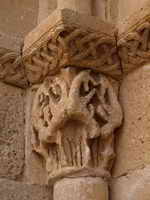 CAPITEL EN PORTADA OESTE