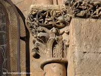 DETALLE DE CAPITEL DEL VANO CENTRAL DE L &Aacute;BSIDE MAYOR