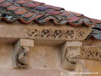 CANECILLOS LADO SUR DE LA CABECERA