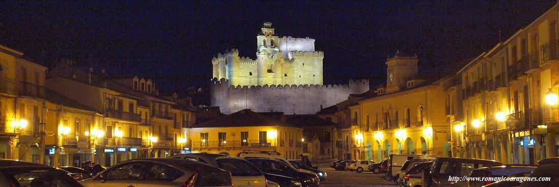 VISTA GENERAL NOCTURNA DE LA PLAZA Y CASTILLO