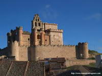 CASTILLO CON EL SOL DE MA&Ntilde;ANA
