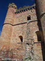 PIES DEL LADO SUR DEL TEMPLO-FORTALEZA