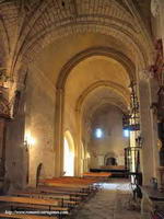 INTERIOR DE LA NAVE CENTRAL HACIA LOS PIES DEL TEMPLO