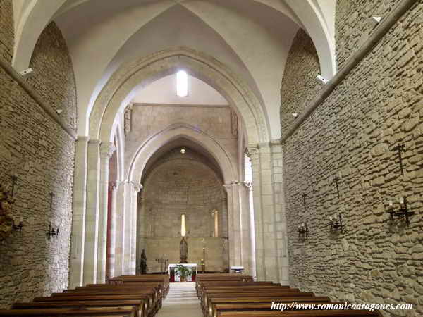 INTERIOR DEL TEMPLO HACIA LA CABECERA