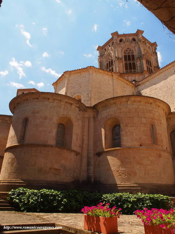 CABECERA DEL TEMPLO DESDE EL NORDESTE