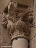 CAPITEL DEL LADO OESTE. M�NSTRUOS CON CABEZA DE GALLO