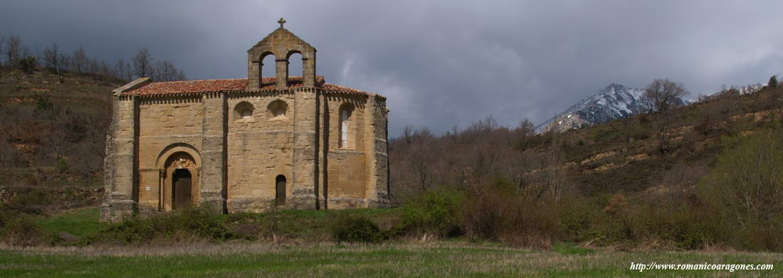 VISTA SUR DEL TEMPLO, ILUMINADO POR UN CLARO DE SOL ENTRE LAS NUBES