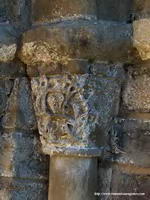 CAPITEL EXTERNO DEL LADO ESTE