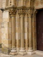 CAPITELES Y COLUMNATA OESTE