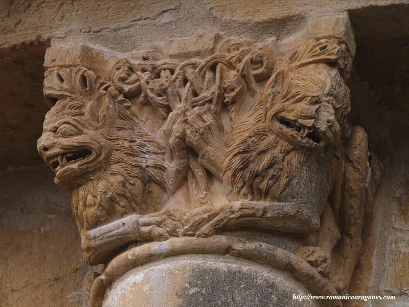 CAPITEL ABSIDAL DEL LADO NORTE CON DECORACIÓN DE LEONES