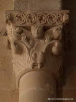 CAPITEL POSTERIOR DEL LADO SUR DEL TEMPLO