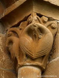 CAPITEL DEL VENTANAL ABSIDAL SUR