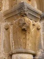 CAPITEL EXTERIOR LADO OESTE