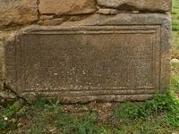 SILLAR CON L�PIDA ROMANA REUTILIZADO