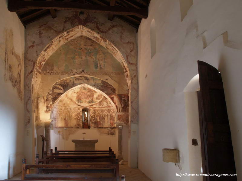 INTERIOR DEL TEMPLO HACIA LA CABECERA