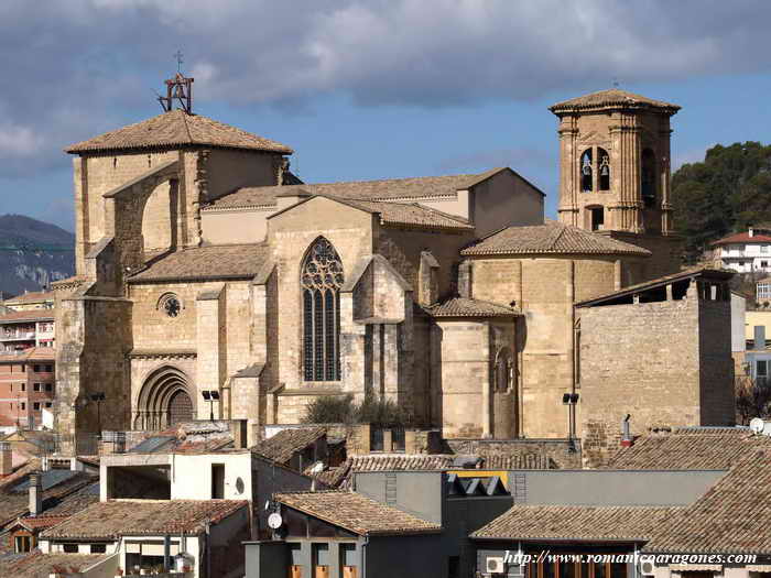 VISTA SUR DEL TEMPLO, DOMINANDO EL CASER�O, DESDE EL ENTORNO DE SANTA MAR�A DEL CASTILLO