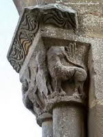 CAPITEL CUADRIPLE DE �NGULO. LEONES DE COLA DE PALMERA