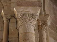 CAPITEL DEL ARCO TRIUNFAL EN EL LADO NORTE