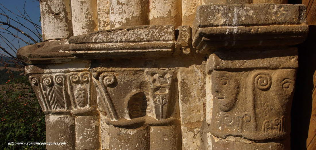 CAPITELES DEL LADO OESTE DE LA PORTADA