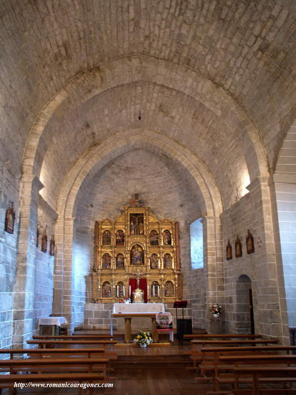 INTERIOR DEL TEMPLO HACIA LA CABECERA