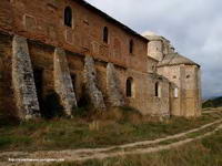 EDIFICACIONES QUE CONTUVIERON SALA CAPITULAR. AL FONDO MONTEJURRA