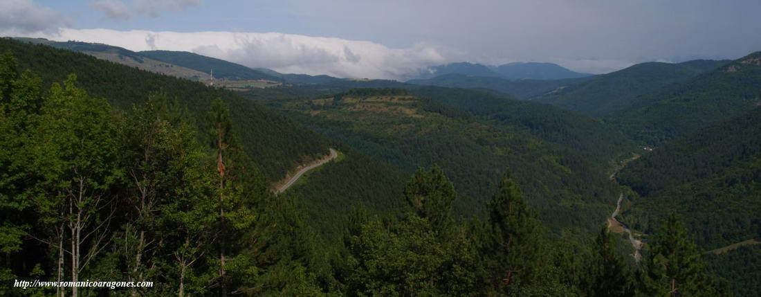 PAISAJE DESDE LA CABECERA DE LA MUSKILDA. A DERECHA EL VALLE DEL SALAZAR