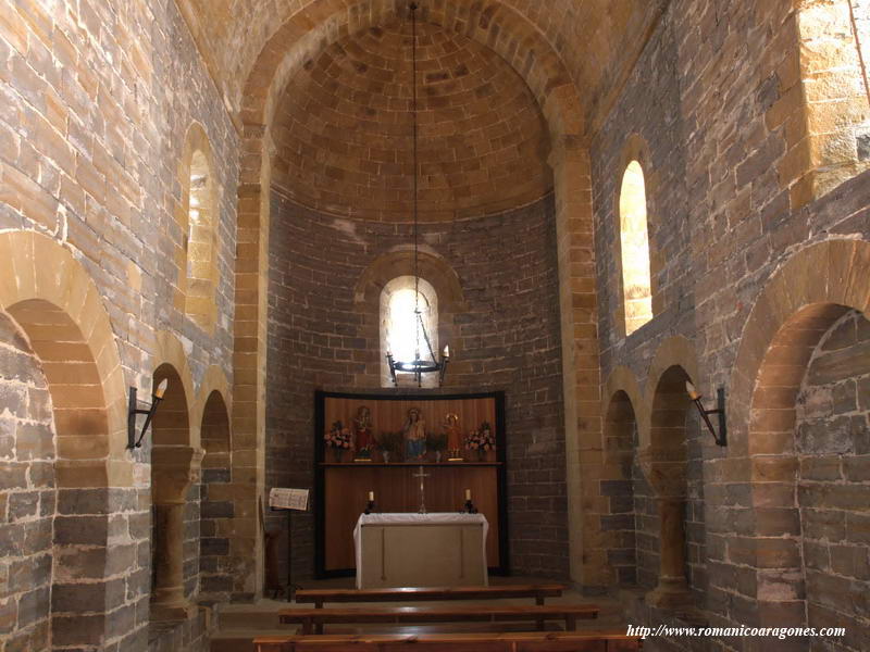 INTERIOR DEL TEMPLO HACIA LA CABECERA