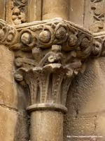 CAPITEL DE MOTIVOS VEGETALES
