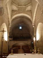NAVE HACIA LOS PIES DEL TEMPLO