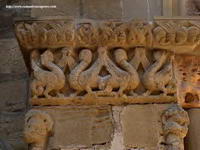 PROLONGACI�N DE LA DECORACI�N DEL  �BACO Y CAPITELES AL LADO OESTE
