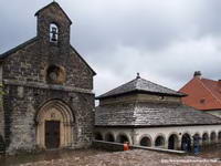 IGLESIA DE SANTIAGO Y SILO DE CARLOMAGNO