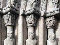 DETALLE DE LAS TRES MAR�AS Y LOS CAPITELES QUE SUSTENTAN