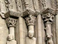 CAPITELES DEL LADO ORIENTAL.