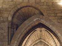 DETALLE DE CONJUNCI�N ROMANICO-GOTICA EN MURO NORTE DEL TRANSEPTO