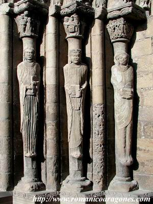 COLUMNAS ESTATUA DEL LADO OESTE: LAS TRES MAR�AS