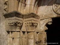 CAPITELES EN EL LADO OESTE