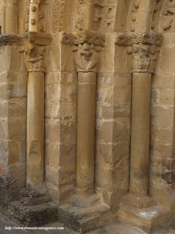 COLUMNATA Y CAPITELES DEL LADO ESTE